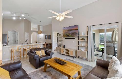 Eagle Pointe South House | 4 BR Private Pool and Lake View Near Disney