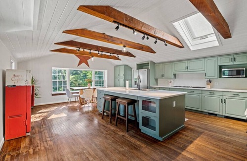 Newtown Square Apartment | 4 BR Suburban Escape - Pool, Tennis, Trails