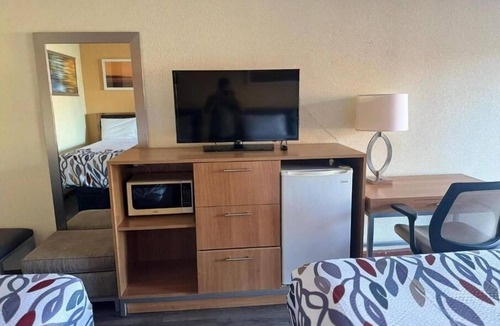 St. George Hotel | 4 Convenient Rooms Near I-95 – Great for Family Adventures