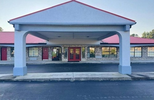 St. George Hotel | 4 Convenient Rooms Near I-95 – Great for Family Adventures
