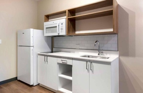 Biggar Hotel | 4 Family Friendly Suite | Kitchen | Free Breakfast | Onsite Pool | Free Parking