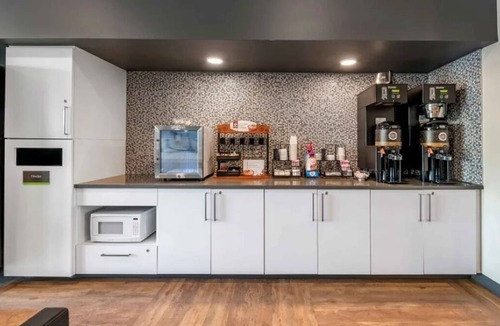 Biggar Hotel | 4 Family Friendly Suite | Kitchen | Free Breakfast | Onsite Pool | Free Parking