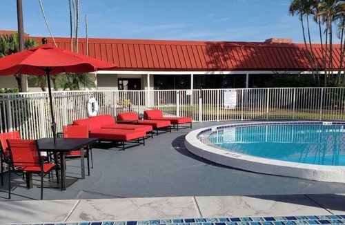 Vero Beach House | 4 Family-friendly Units w/ Free Bfast & Parking!