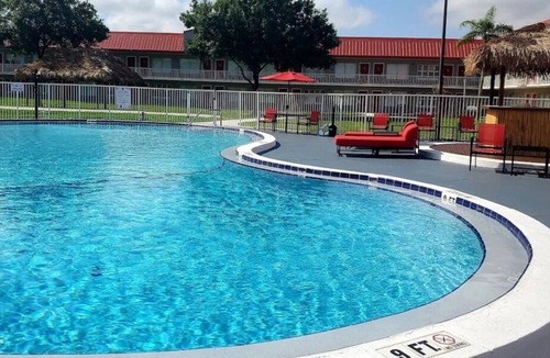 Vero Beach House | 4 Family-friendly Units w/ Free Bfast & Parking!
