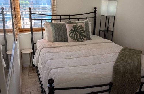 Siesta Key Hotel | #4-Junior Suite-2 Queen beds, 3min walk to Beach, Heated Pool on site, Sleeps 4
