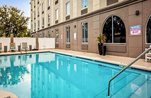 Orlando Hotel | 4 Leisure Orlando Rooms| 10-Mins to Airport | Pool Access & Pets are Welcome