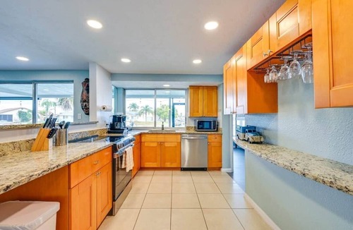 Flor-a-mar House | 4 Mi to Beach! Waterfront New Port Richey Retreat
