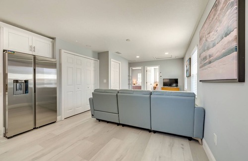 Carver City - Lincoln Gardens Apartment | 4 Mi to Downtown Tampa! Urban Couples Retreat