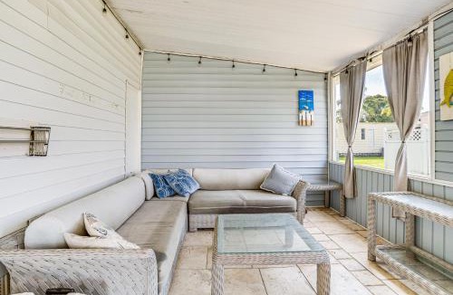 North Sarasota House | 4 Mi to Dtwn Sarasota! Family Home w/Pool Access
