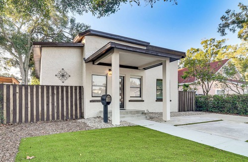 St. Petersburg - Clearwater Cottage | 4 Mi to Dtwn St Pete! Pet-friendly Home w/Yard