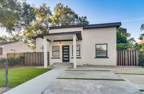 St. Petersburg - Clearwater Cottage | 4 Mi to Dtwn St Pete! Pet-friendly Home w/Yard
