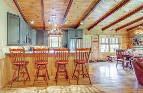 Newland Cabin | 4 Mi to Grandfather Mtn! Family-Friendly Cabin