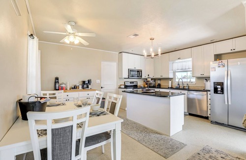 Venice Gardens House | 4 Mi to Historic Dtwn Venice: Home w/Heated Pool!