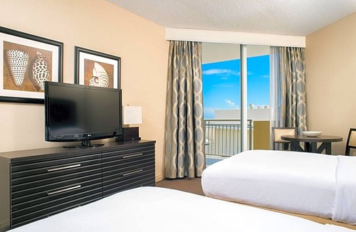 Sunny Isles Beach Hotel | 4-Star Hotel ∙ DoubleTree by Hilton Ocean Point Resort - North Miami Beach