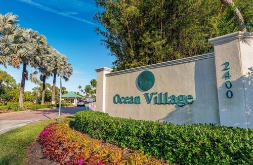 Fort Pierce Condo | 🏖️ 40 Steps to the Beach! Ground Floor Condo . Golf, Pools & Tiki Bar and more.