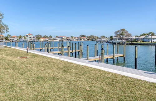 Island Estate Condo | 410, 3/2, Clearwater Beach in 6 min, Pool/Gym, NEW
