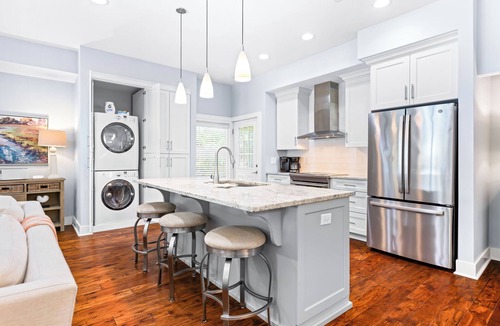 Sea Pines House | 44 Stoney Creek/Harbour Town: BESTNEST by Beverly Serral *Heatable Pool*