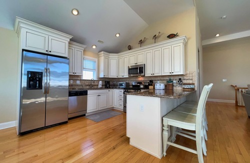 Sea Isle City House | 4700 Central Ave, South Unit: 6 BR, 4 BA Townhouse in Sea Isle City, Sleeps 16