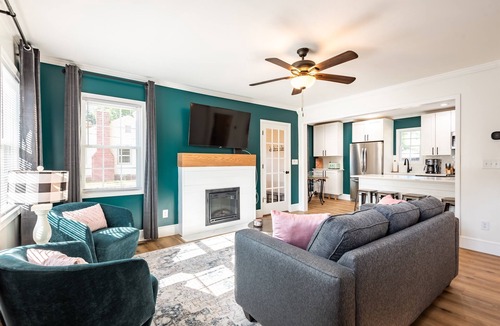 Rock Hill House | 4bd/3bth Combined Cape Cod & Cottage | 5 Min to RH
