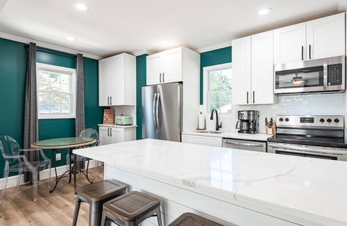Rock Hill House | 4bd/3bth Combined Cape Cod & Cottage | 5 Min to RH