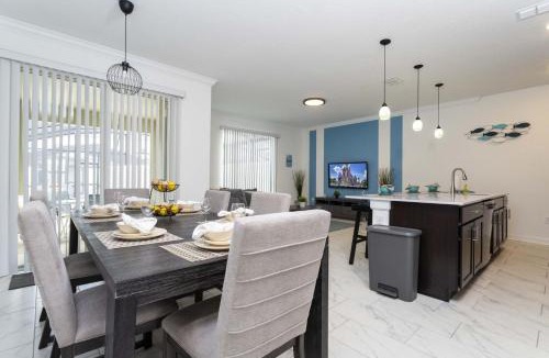 Kissimmee Villa | 4BR/3BA Private Pool Storey Lake Resort – Best Location Near Disney!