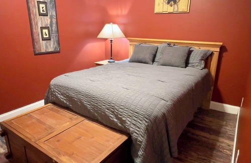 Prosperity Cabin | 4BR cabin at Lake Murray Fish,hike,bike,canoe,kayak, 400’ private trail to water