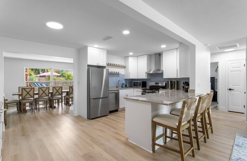 Bradenton House | 4BR Family Backyard w/Pickleball, Pool, Playset, Hot Tub, Mini Golf, Fire pit