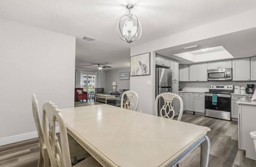 Walsingham Villa | 4BR | Screened Pool | Next to Park | 10 Min Indian Rocks Beach | Sleeps 10
