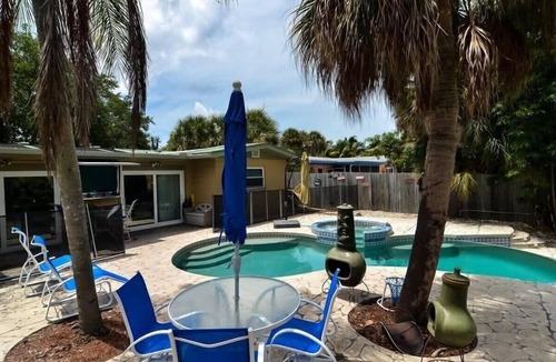 Siesta Key Village Apartment | 4BR Spacious Paradise