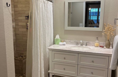 St. Petersburg Condo | 4th Floor 2 Bedroom/2 Bath Condo in Downtown St Pete with view of water.