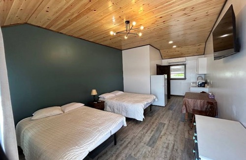 Town of Webb Hotel | 4th Lake Front Beachside Motel room at Eagle Bay Village