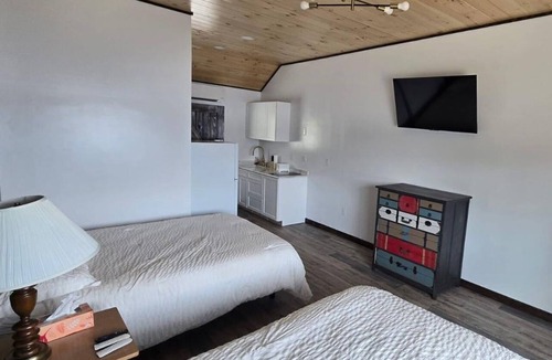 Town of Webb Hotel | 4th Lake Front Beachside Motel room at Eagle Bay Village