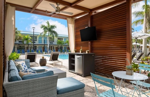 New Town House | 4x Pool View Two Queen Beds at The Gates Hotel Key West, Onsite Swimming Pool!