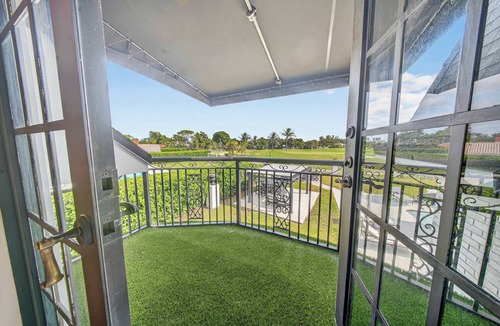 East Fort Lauderdale House | 5/4.5 for 10-Heated Pool-Putting Green-Ping Pong Fire Pit BBQ Grill Beach 10 Min