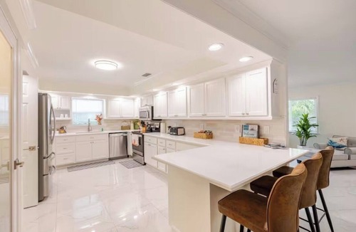 Rural Estates House | 5- bedroom house in brilliant Naples with AC, WiFi