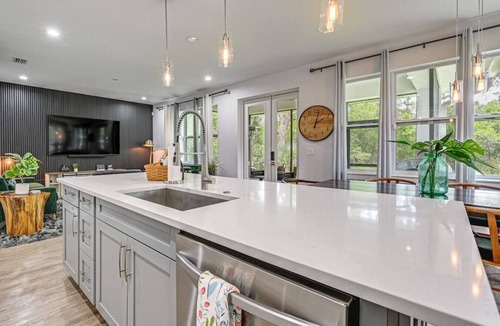 Bearss Plaza House | 5 Bedrooms | Patio Lounge | Luxury Kitchen