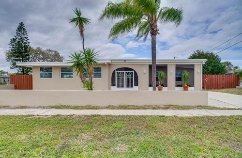 Bowe Gardens Apartment | 5 Mi to Beaches: Melbourne Duplex w/Heated Pool!