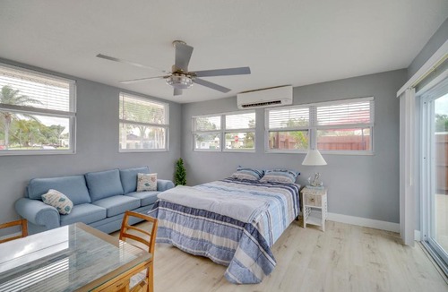 Bowe Gardens Apartment | 5 Mi to Beaches: Melbourne Duplex w/Heated Pool!