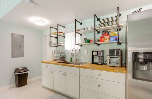 Echo Lake Apartment | 5 Mi to Boat Cruises! WPB Retreat w/Pool Access