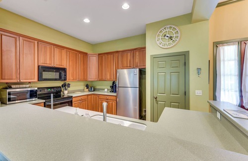 Bluffton Cottage | 5 Mi to Old Town Bluffton: Cottage w/Patio