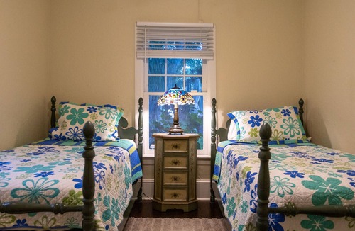 South Palm Park Neighborhood Association Cottage | 5 min to the beach!