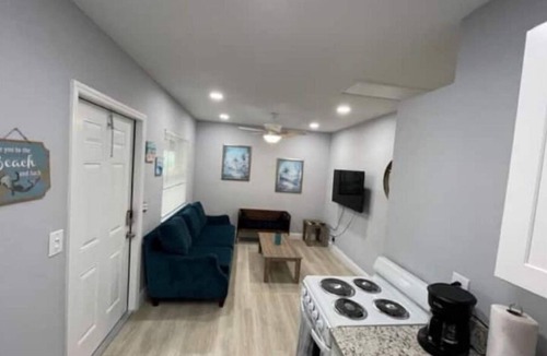 Singer Island Condo | 5 Min Walk-Beach, Baby Friendly, Wi-Fi, Surfing