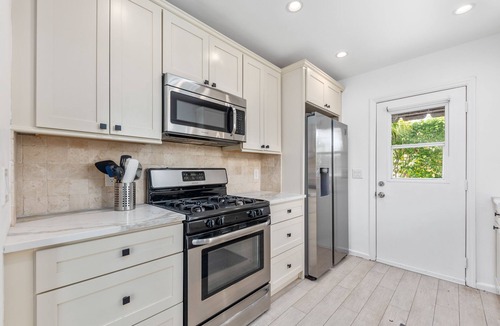 Singer Island Villa | 5 min Walk to Beach ~ Pool ~ Beach Chairs