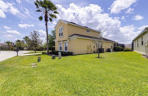Calabay Parc Villa | 502 - Gorgeous 4BR/4BA Villa with South Facing Pool and Spa onCorner Lot