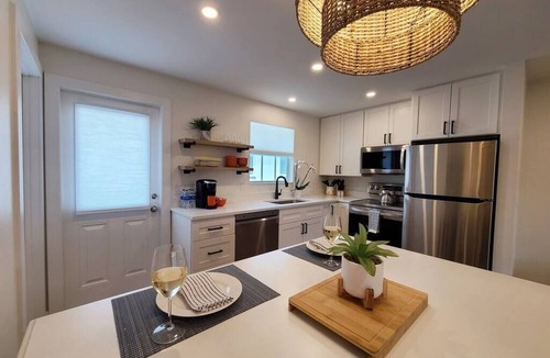 Naples Park Cottage | 558 Pink Pearl Cottage| New Pool | Mins 2 Beaches
