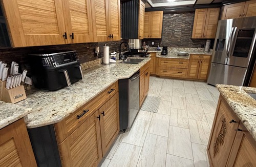 White City House | 5BR Luxury Retreat Gym, Sleeps 10, Minutes to Beach