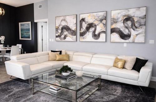 Clear Creek House | 5BR Near Disney - Star Wars Theater, Arcade Games, Poolside Cinema, 3 King Villa