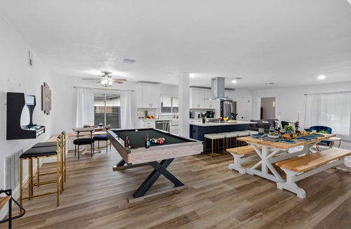Clearwater House | 5BR + Private Pool & Hot Tub | 15 Min to Clearwater Beach | Sleeps 10