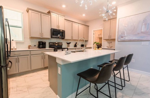 Kissimmee Villa | 5BR villa - pool, hot tub & gym access