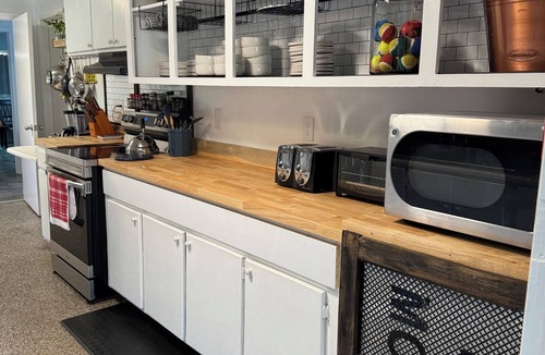 Andrews House | 5min to Breweries and 25min to Tail of the Dragon. Pool table + pet friendly!